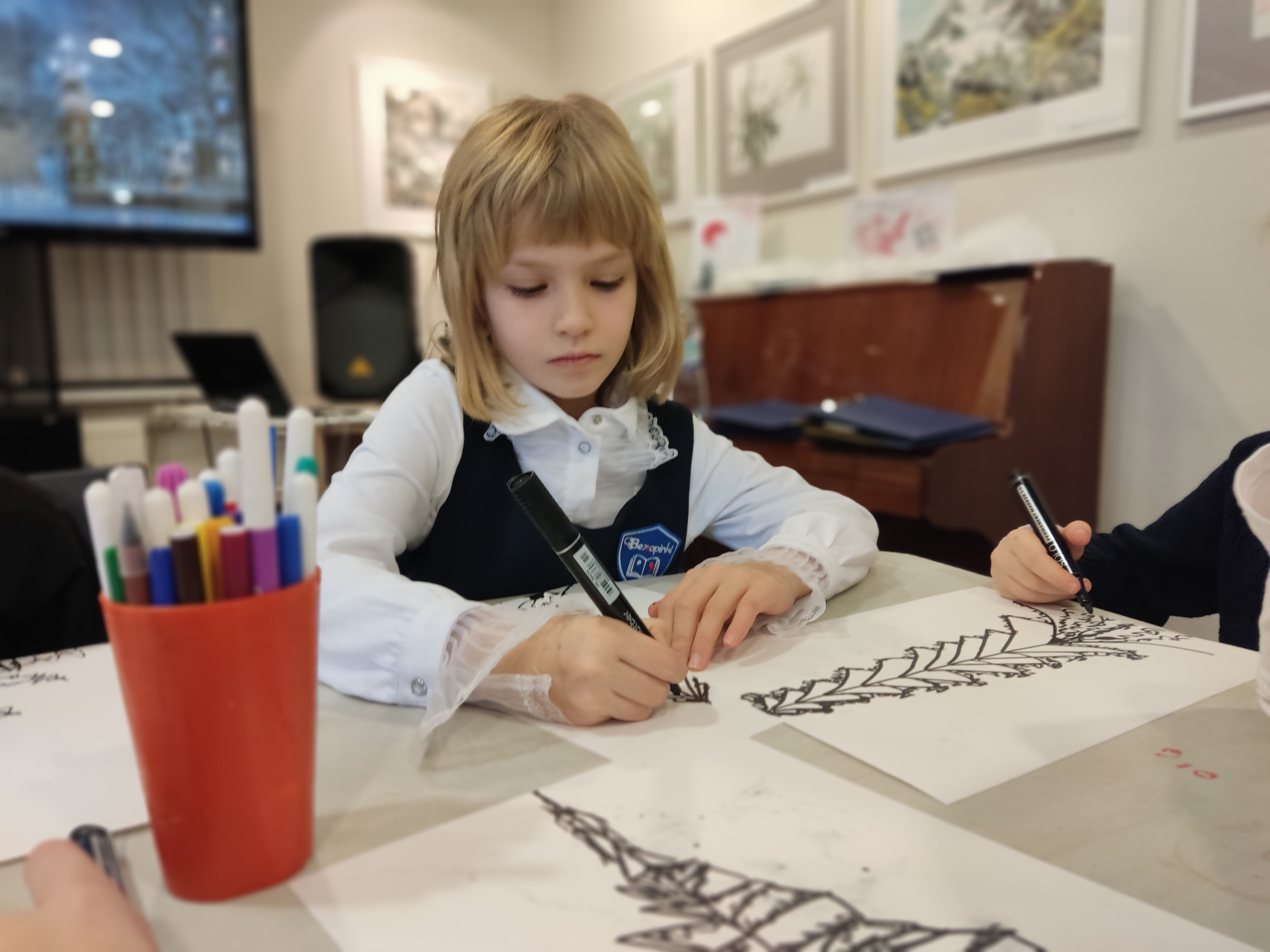 В библиотеке Кировских островов рисовали нейроёлку