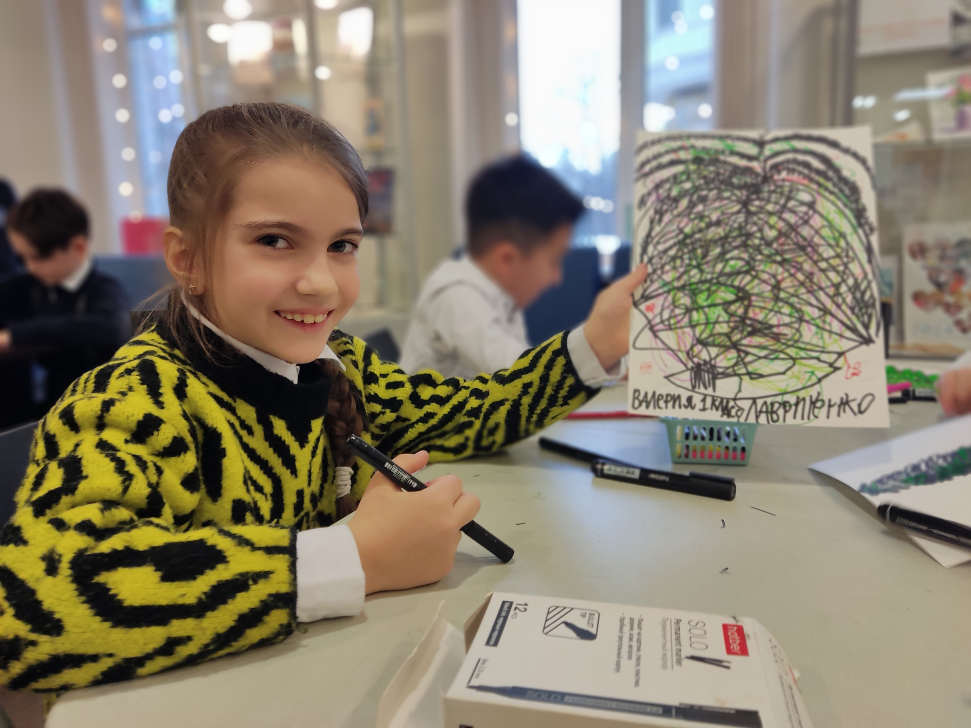 В библиотеке Кировских островов рисовали нейроёлку