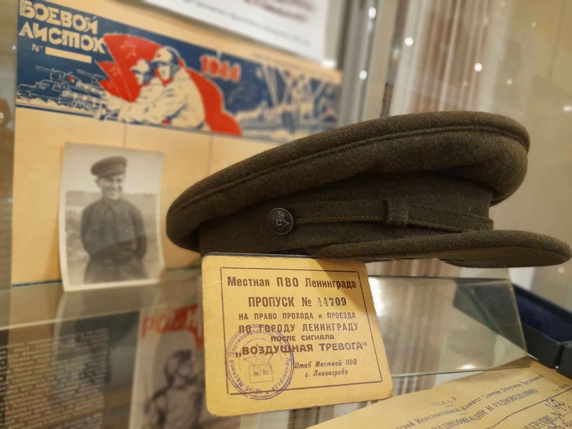 Материалы блокадного журналиста Матвея Фролова в библиотеке Кировских островов