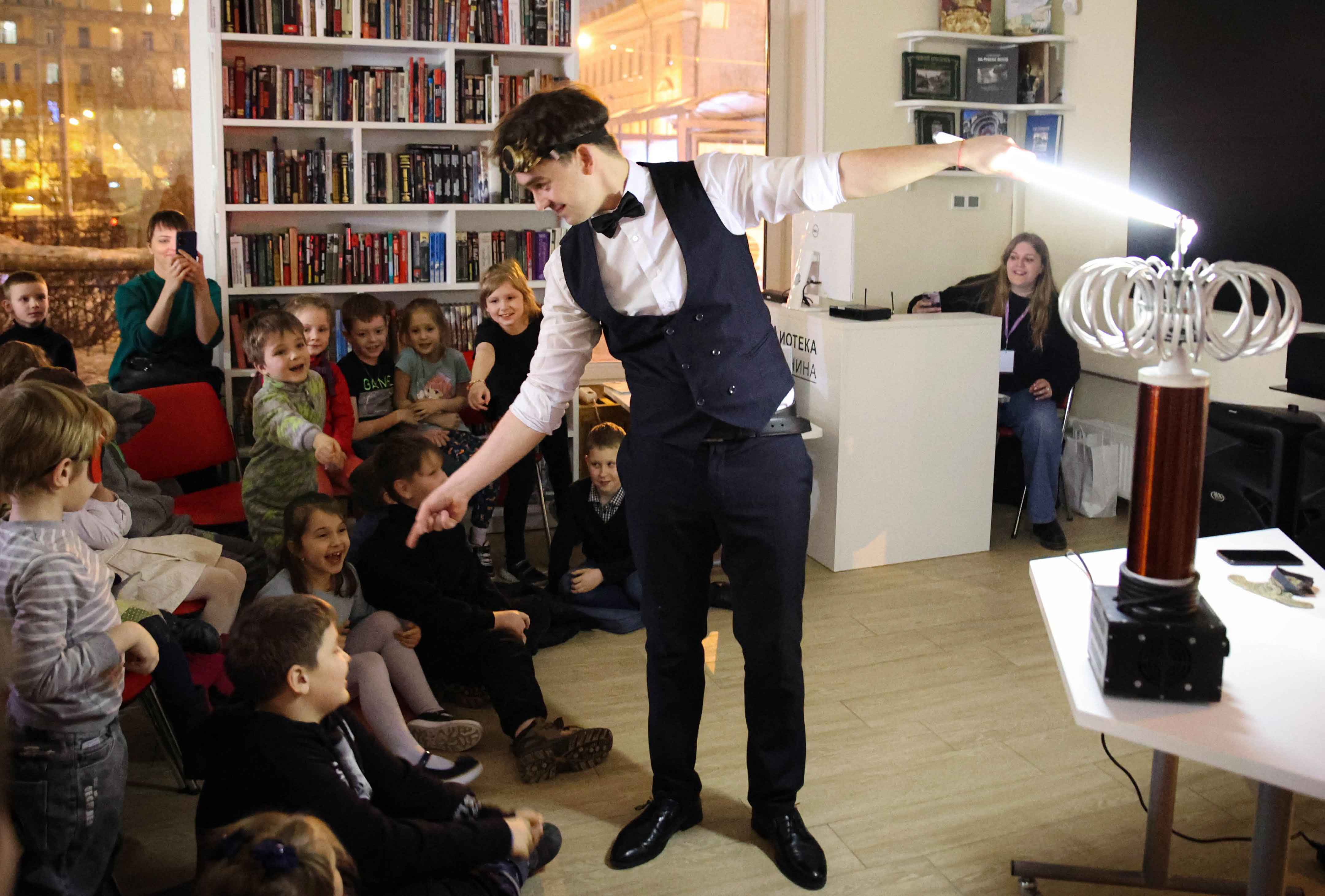 В библиотеке имени В.И. Ленина прошла научная лаборатория «Научно, но не скучно»