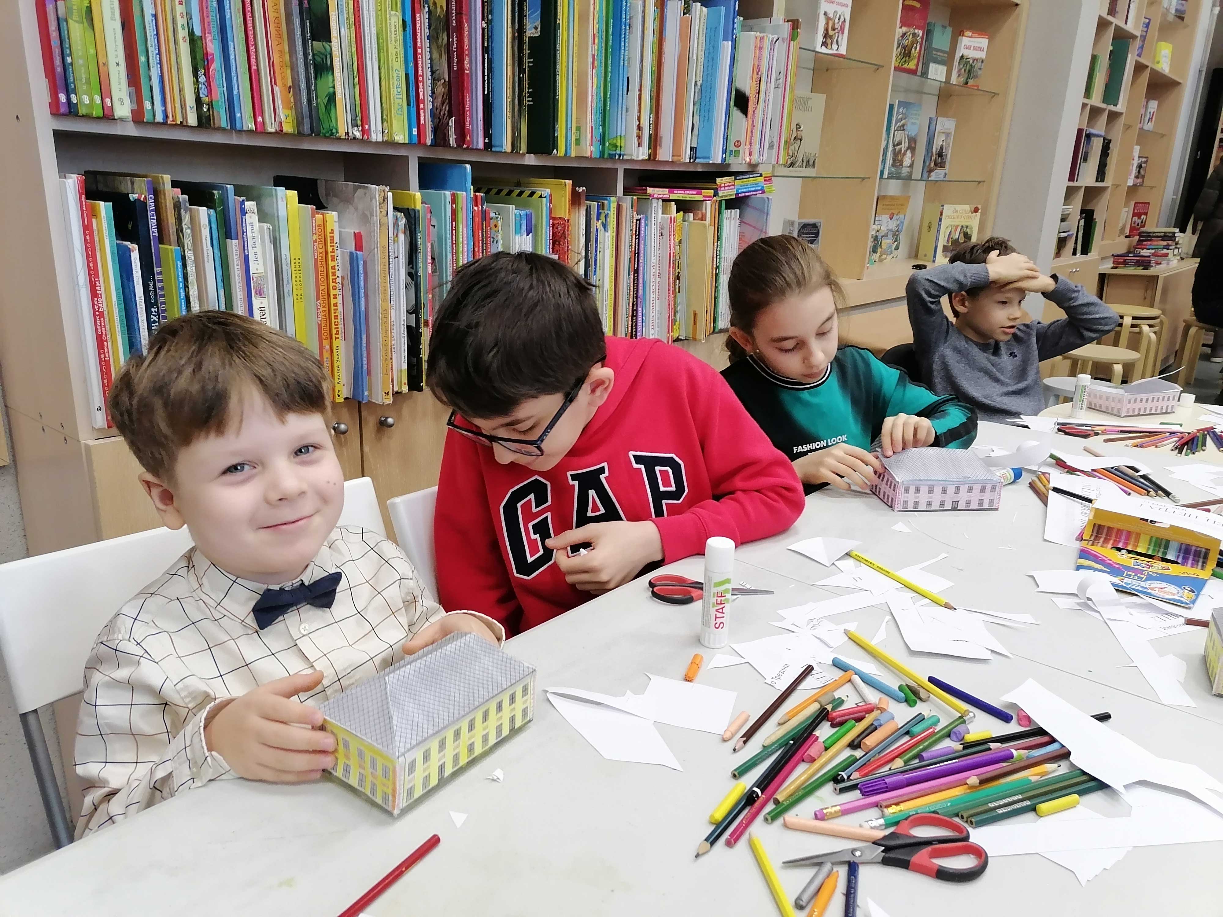 В библиотеке детей учат различать архитектурные стили