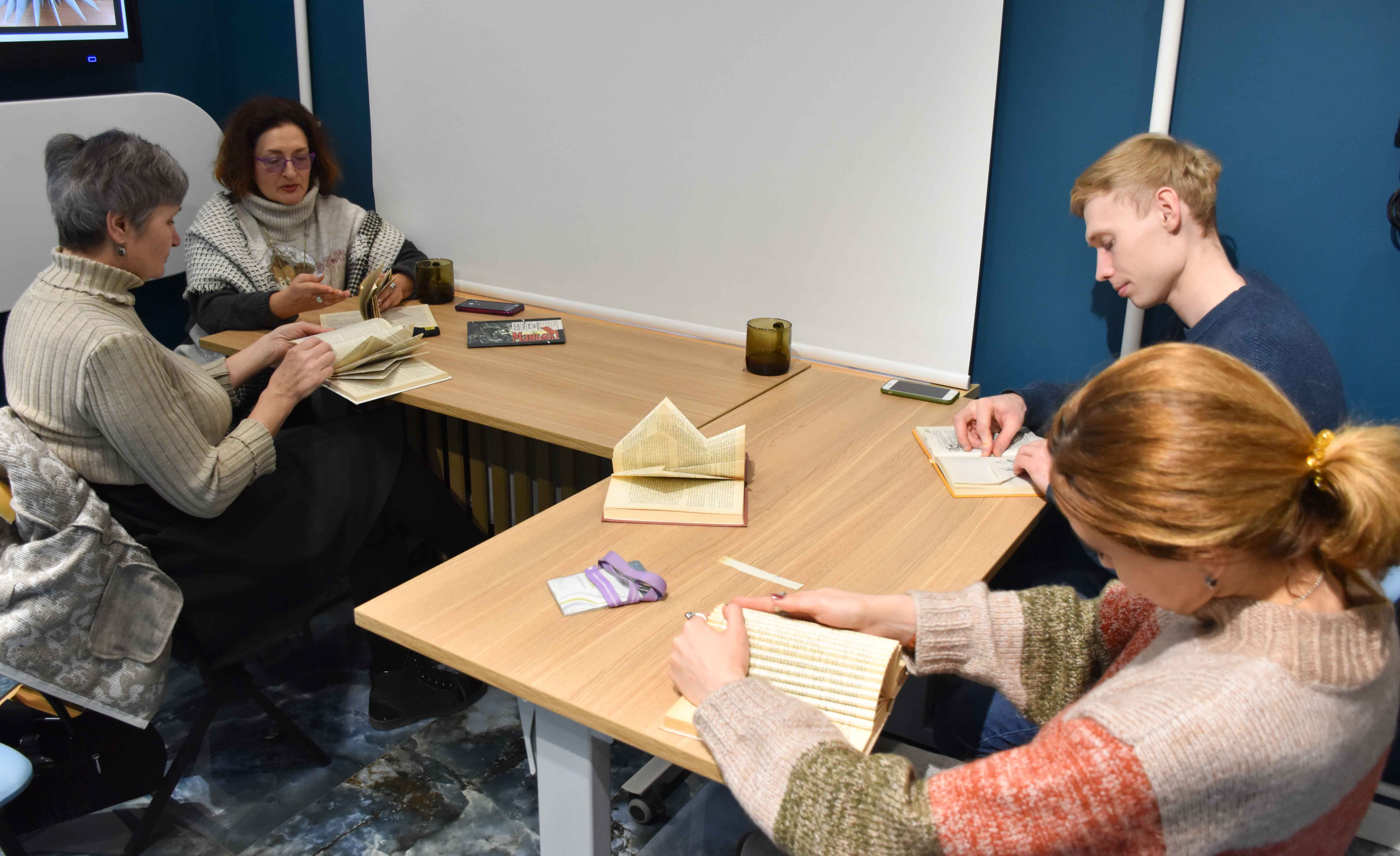 Выставка «Вдохновение Букарта» открылась в Библиотеке на Карповке