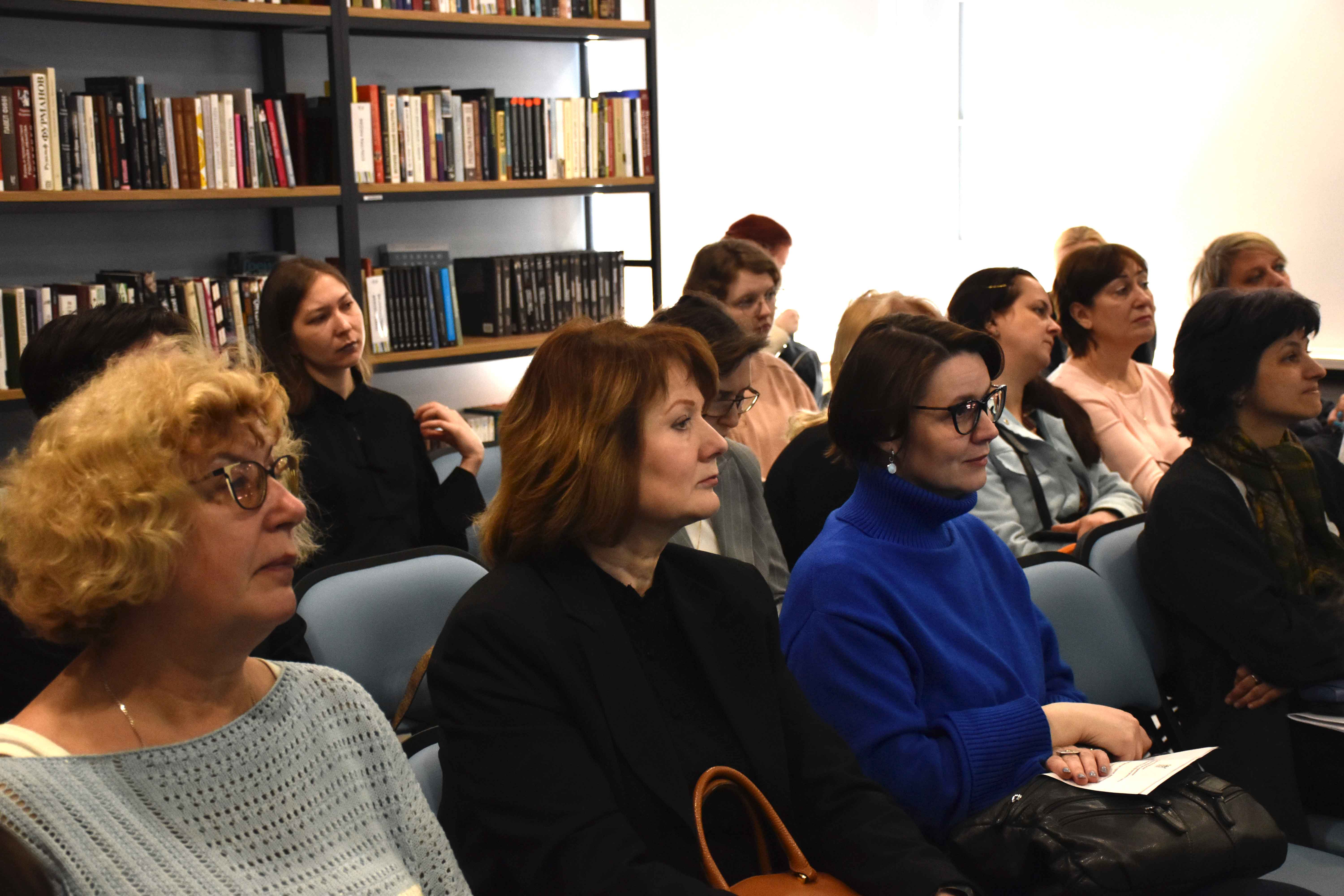 ЦБС Петроградского района пригласила коллег поразмышлять на тему сопричастности библиотек к месту их локализации на карте города