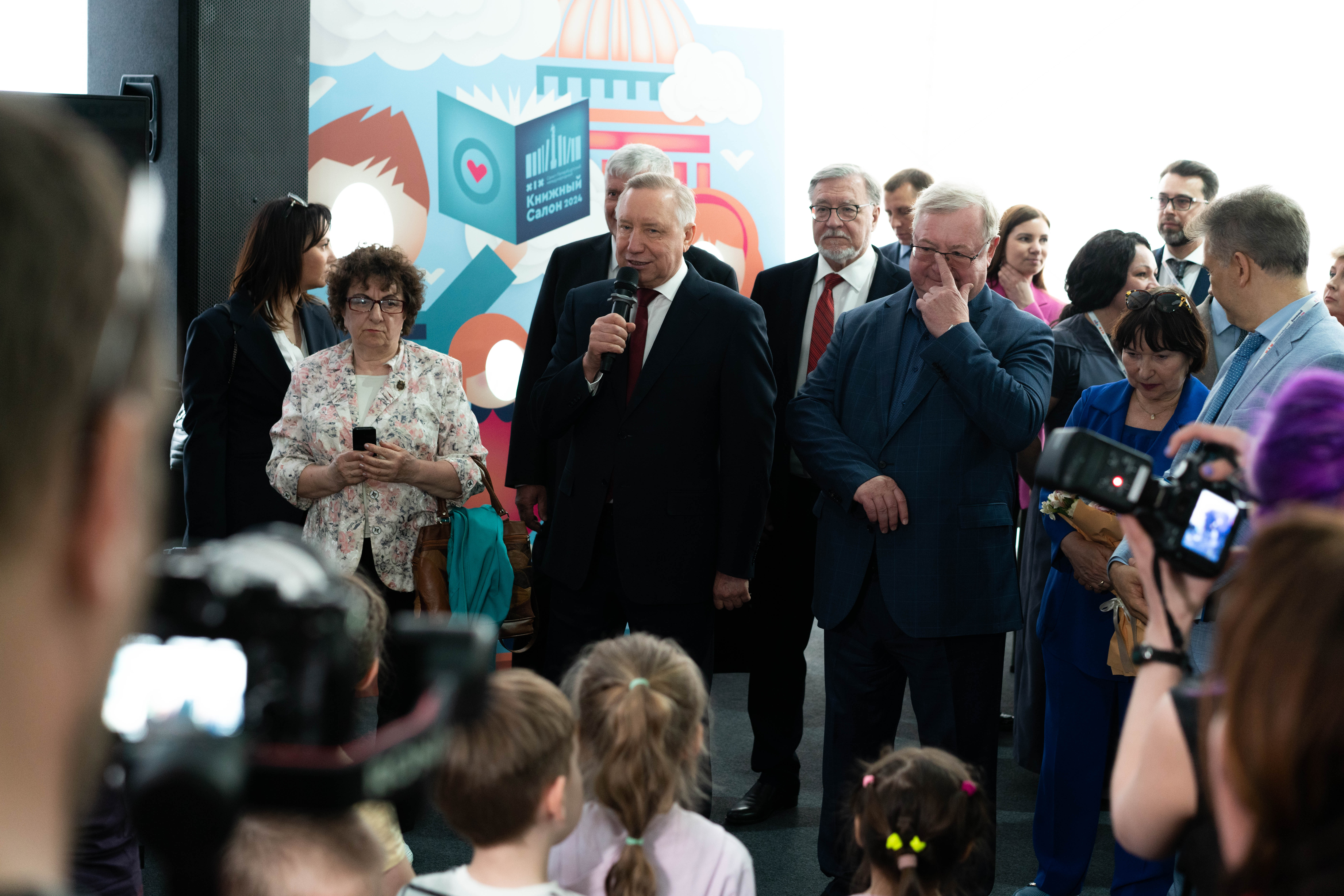 Библиотеки Петроградской стороны приняли участие в работе Книжного салона на Дворцовой площади