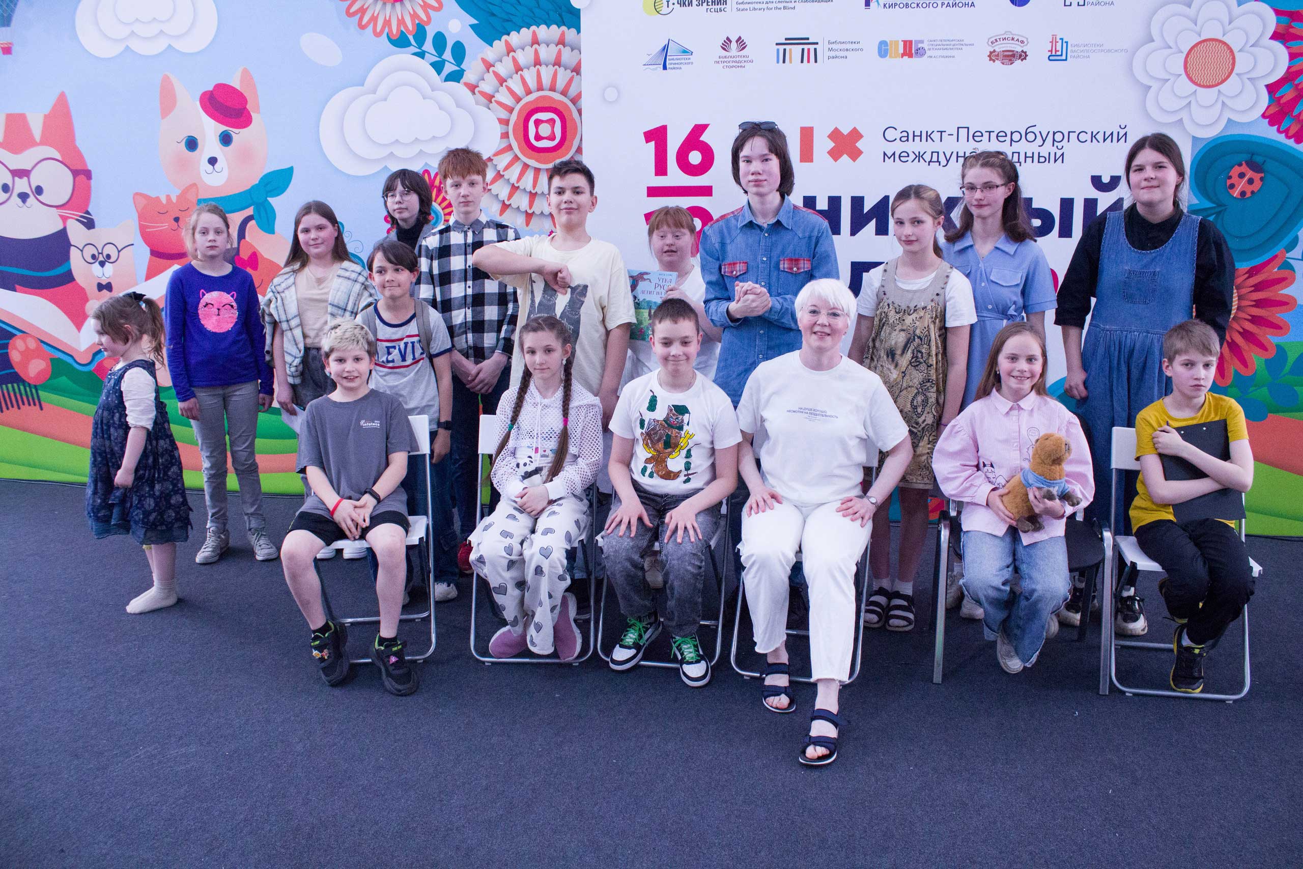 Библиотеки Петроградской стороны приняли участие в работе Книжного салона на Дворцовой площади