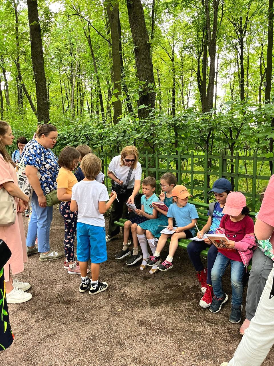 Библиотека имени В. И. Ленина приглашает на прогулку с книгой