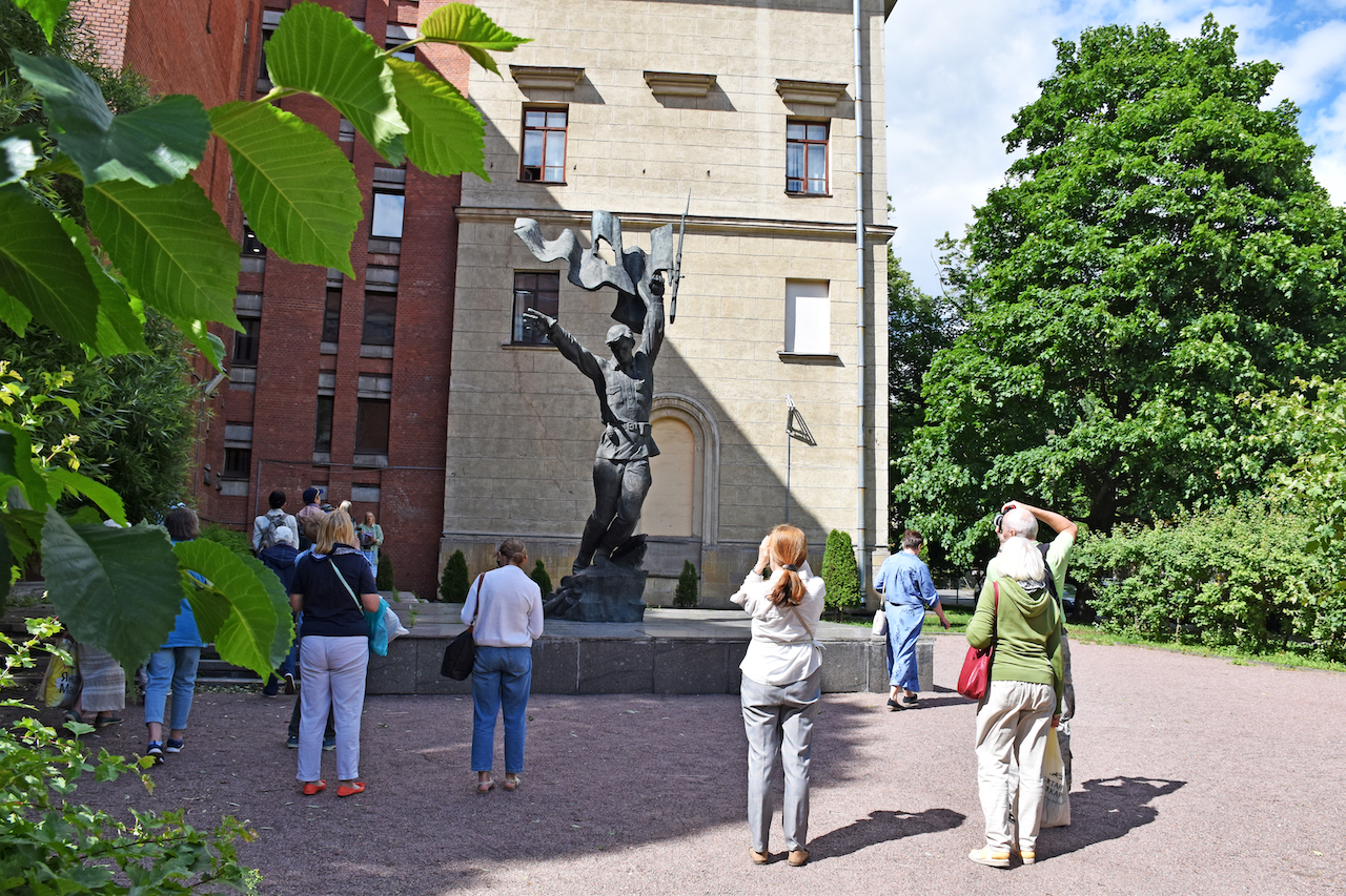 Пешеходная экскурсия «Опаленная войной Петроградка»
