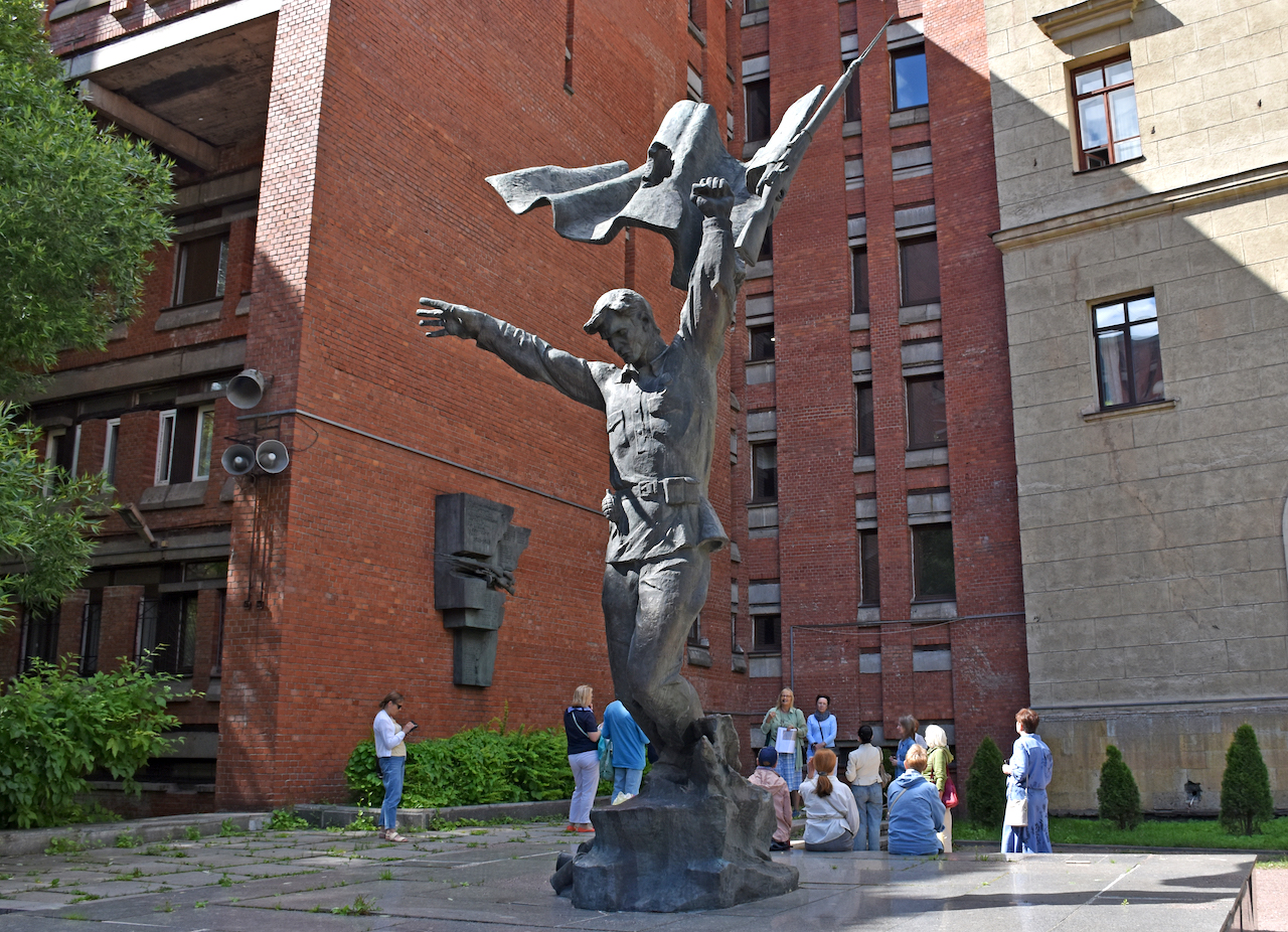 Пешеходная экскурсия «Опаленная войной Петроградка»