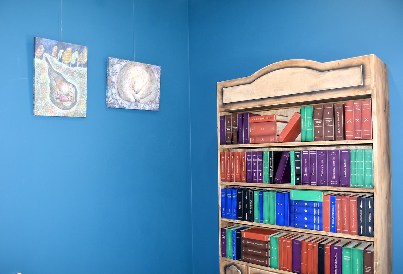 В Библиотеке на Карповке открылась выставка «Берегиня»