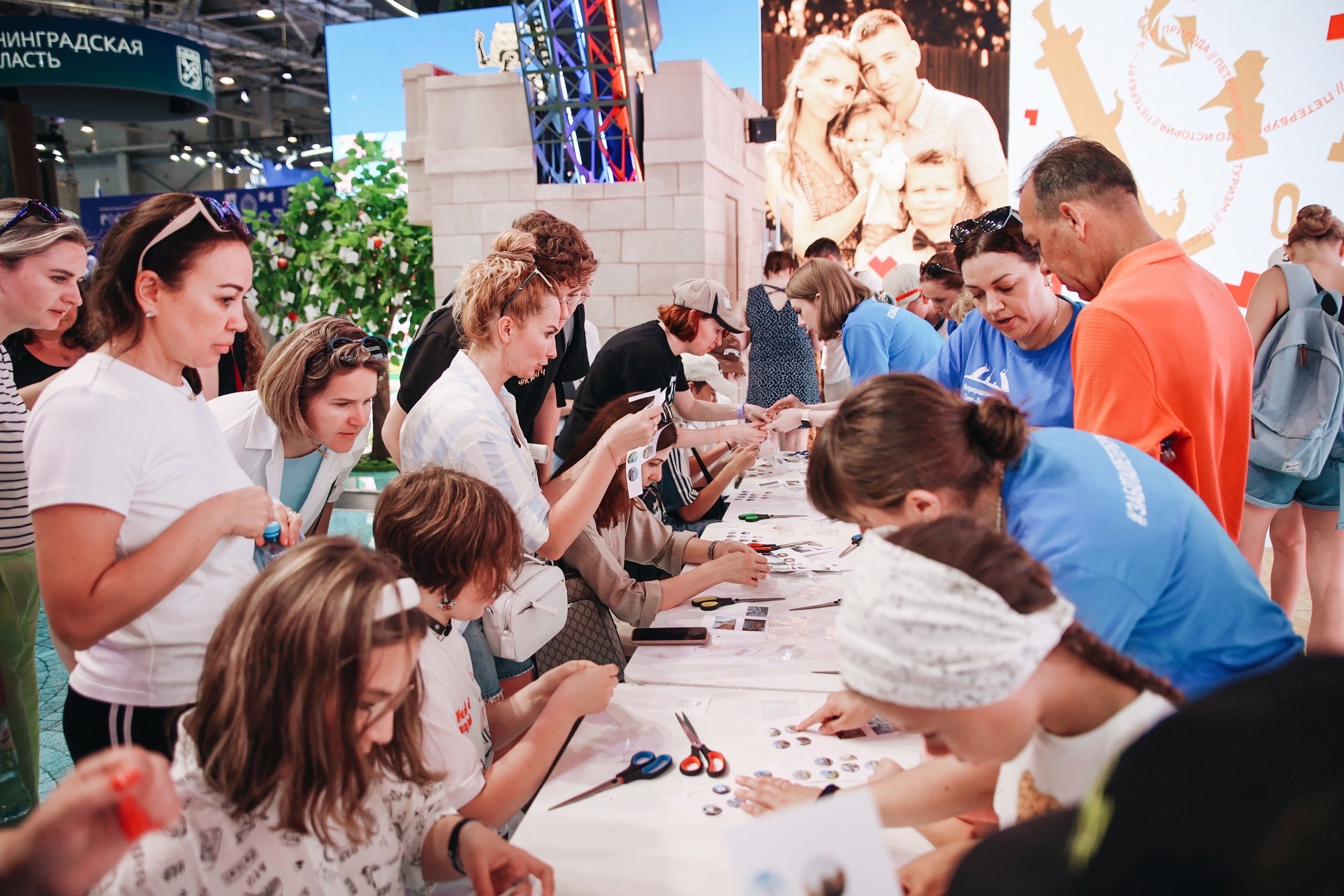 Команда библиотек Петроградского района на ВДНХ