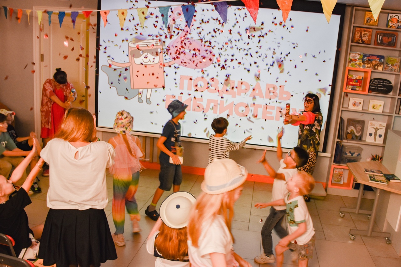 Библиотеке книжных героев 3 года!