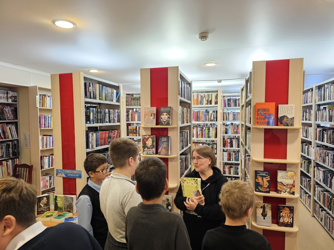 Учащиеся 5 класса школы № 25 посетили экскурсию по библиотеке Кировских островов