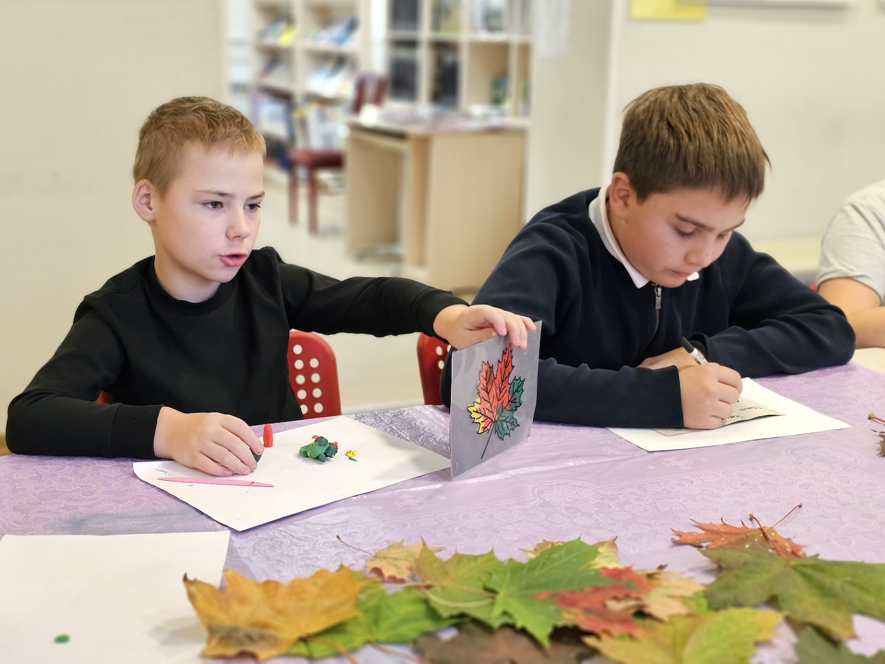 Учащиеся 5 класса школы № 25 посетили экскурсию по библиотеке Кировских островов