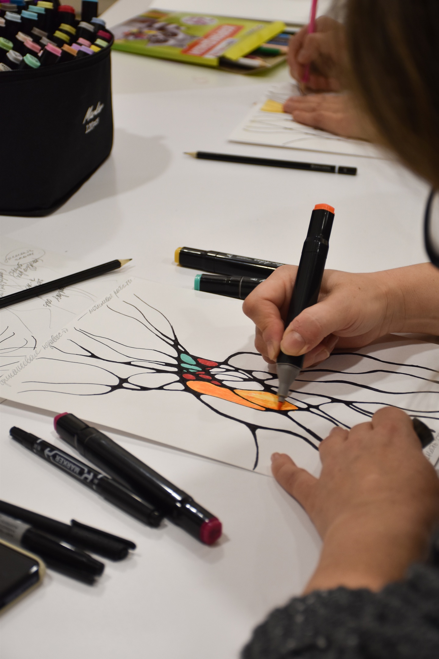 В библиотеке имени В.И. Ленина прошел мастер-класс по рисованию «Нейродрево»