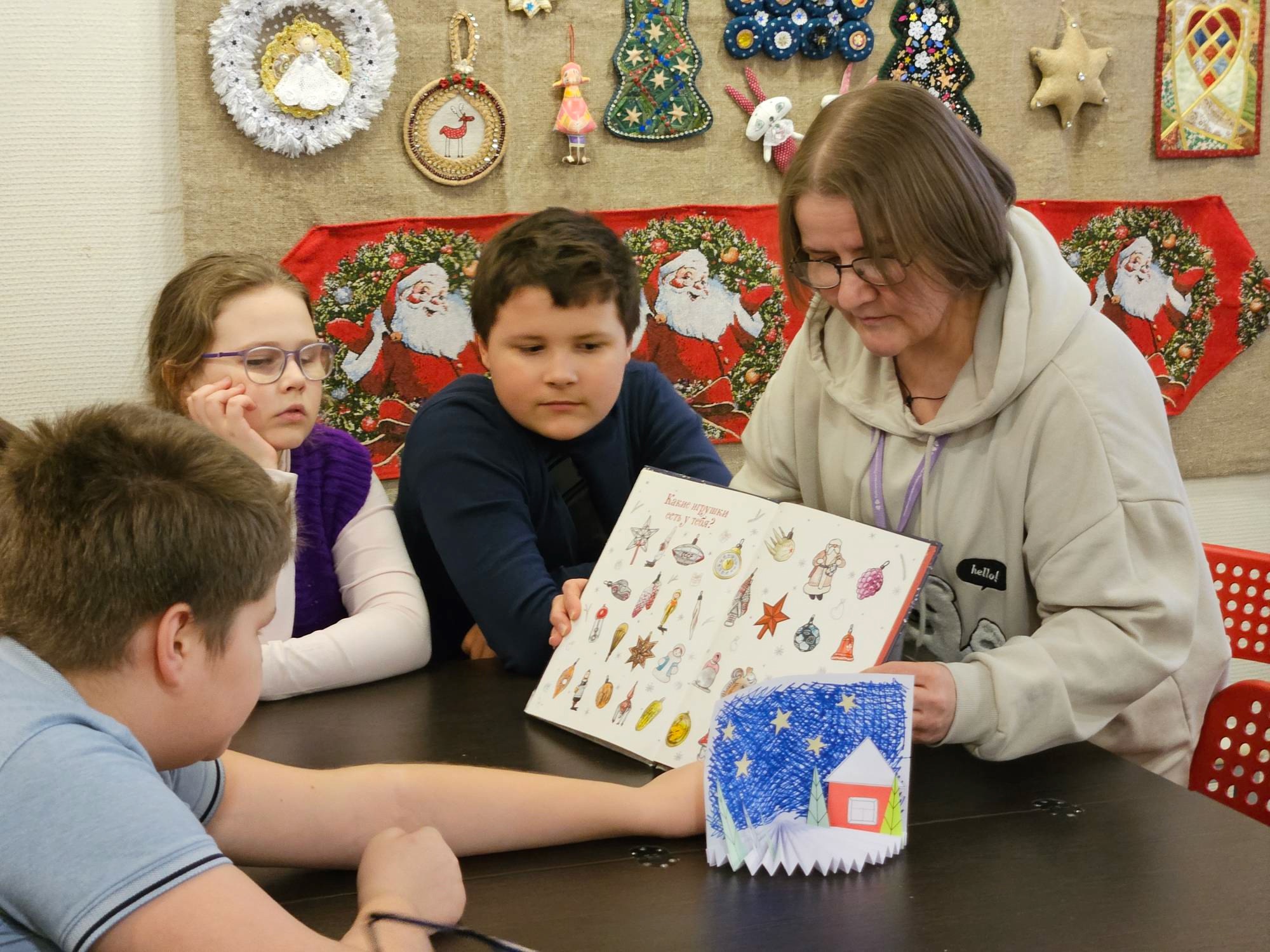 В библиотеке Кировских островов прошла предновогодняя программа