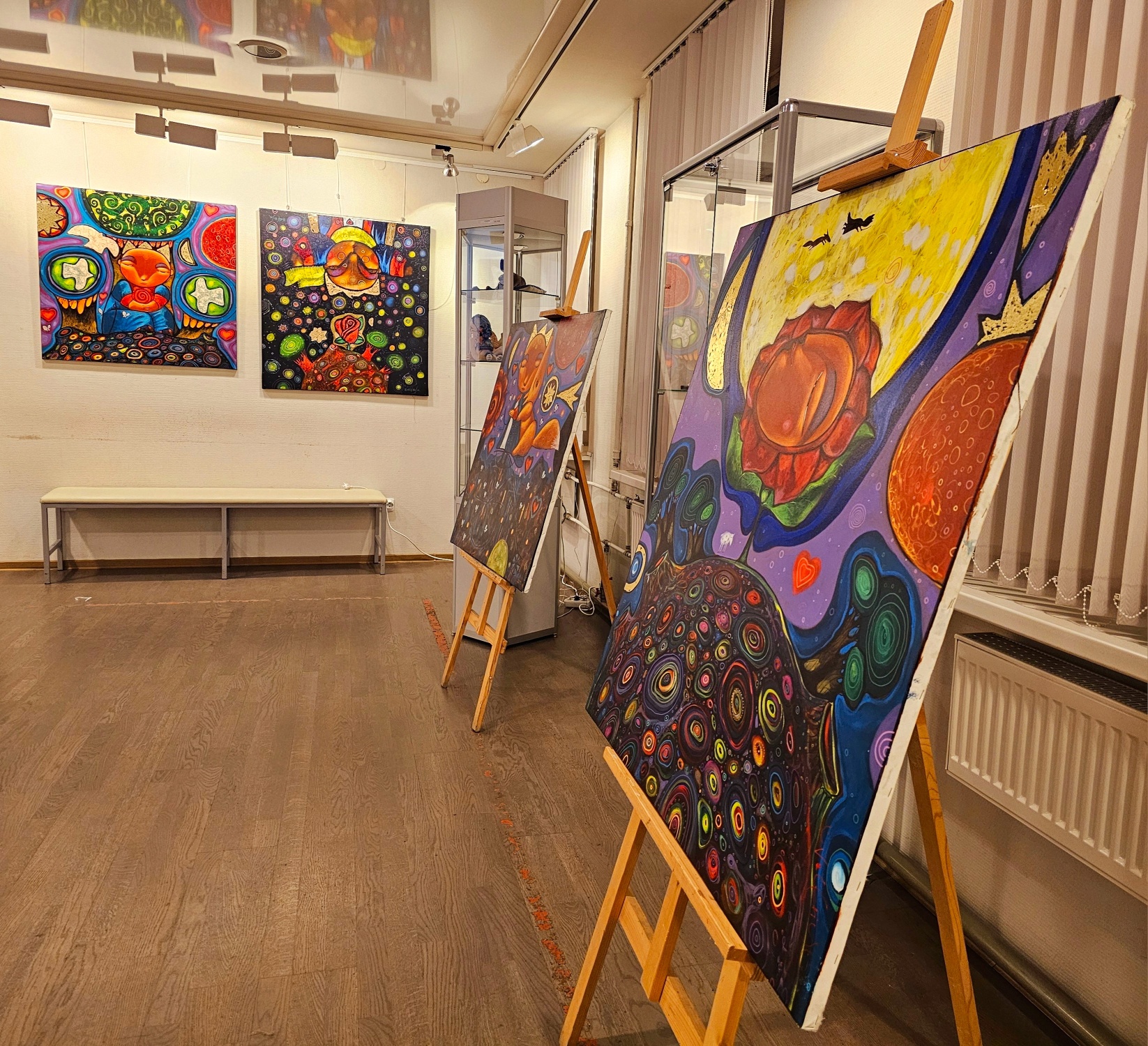 В библиотеке Кировских островов открылась выставка работ художника Валериуса