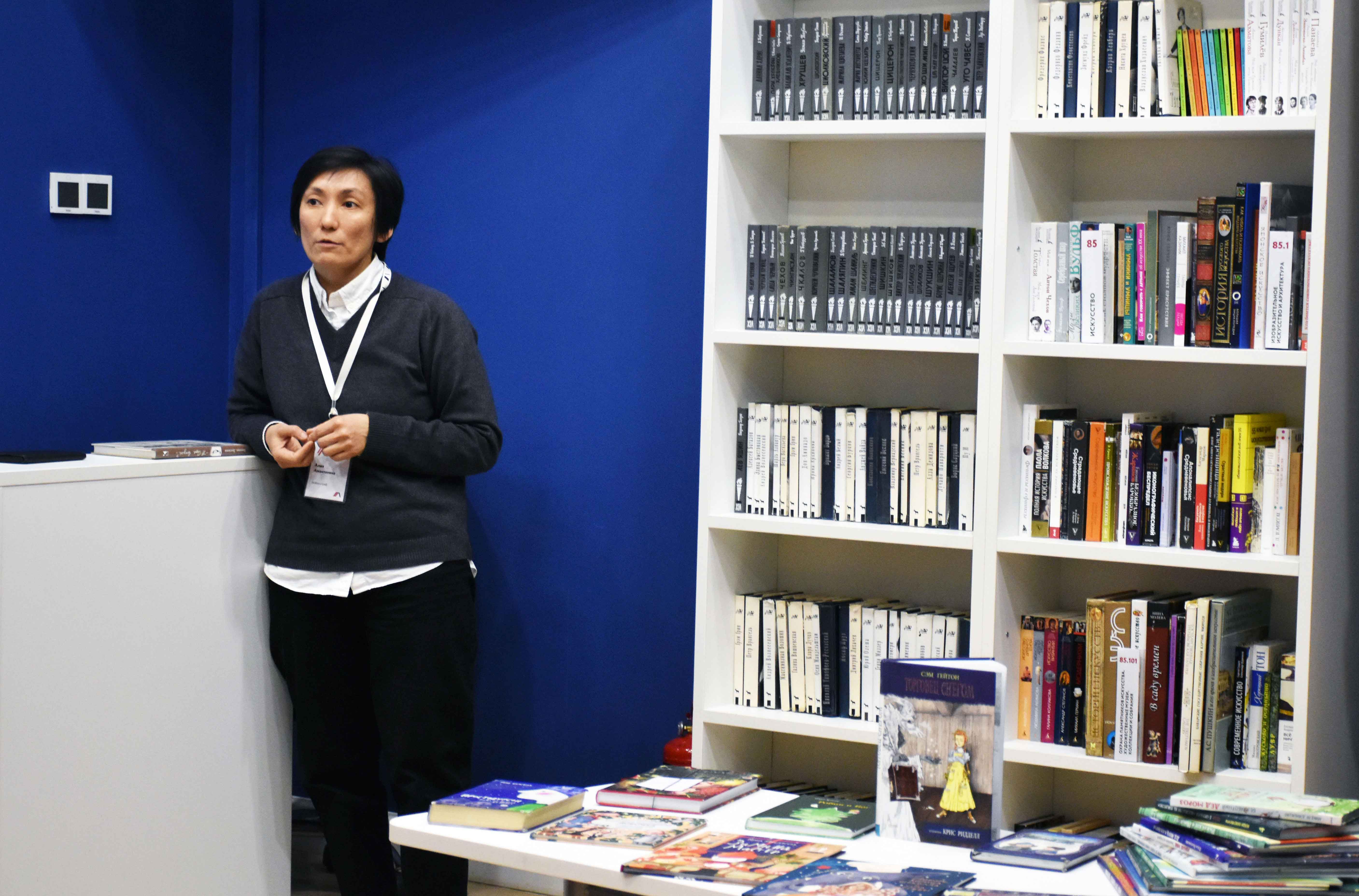 В Библиотеке Ленина провели встречу «Зимние истории у камина. Читаем всей семьей»