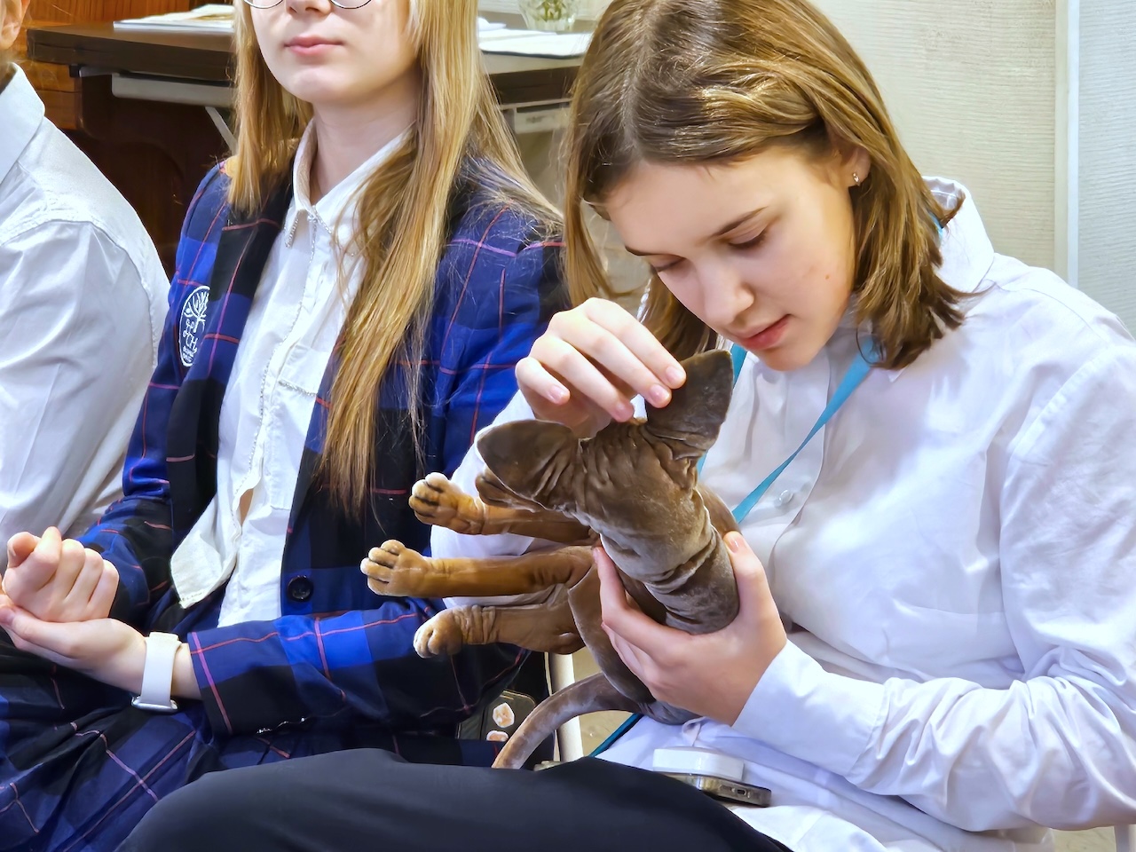 В библиотеке школьники встретились с профессиональным кукольником