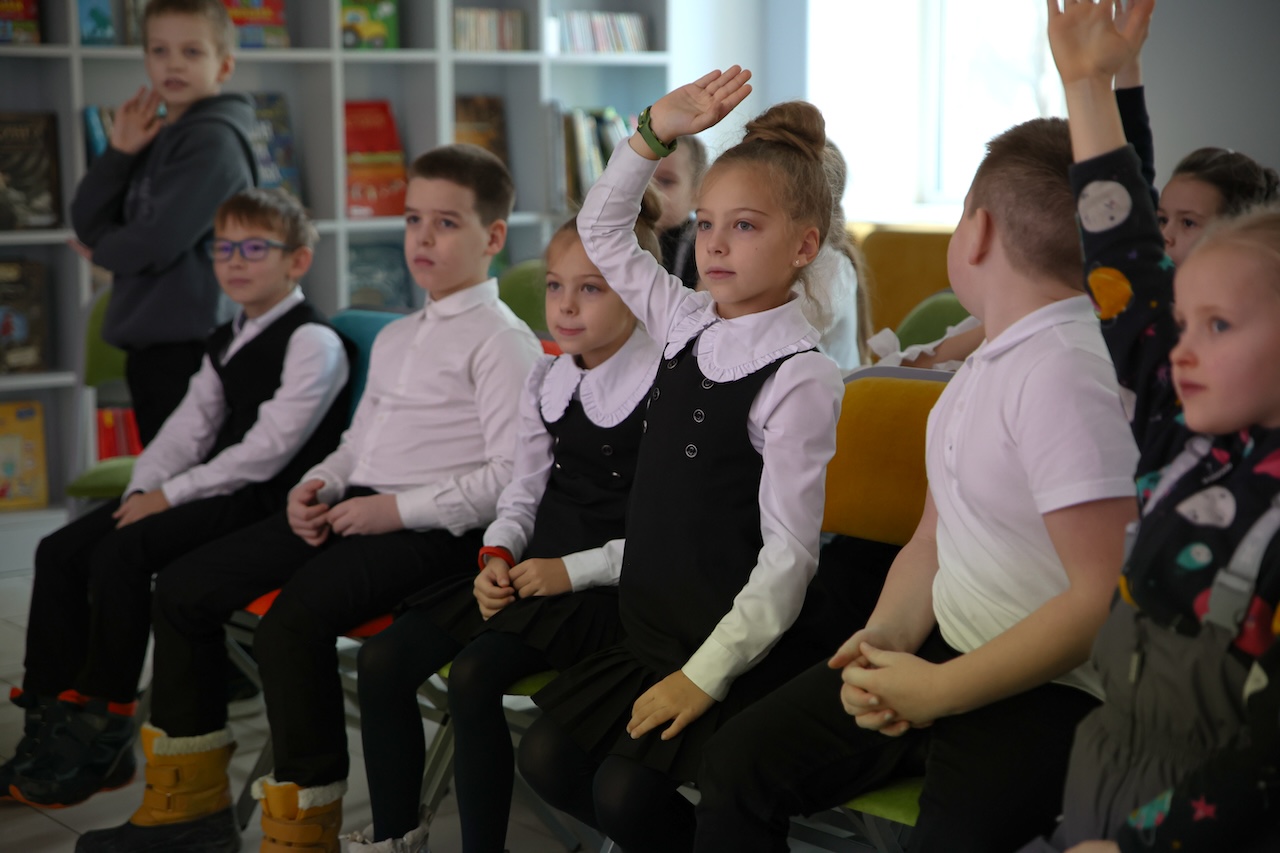 Презентация онлайн-игры по Санкт-Петербургу в библиотеке книжных героев