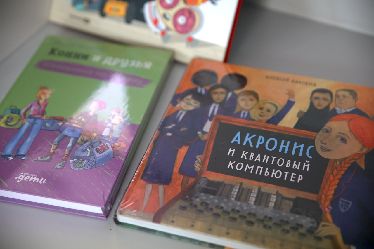 Презентация онлайн-игры по Санкт-Петербургу в библиотеке книжных героев