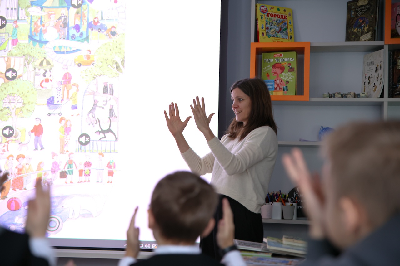 Презентация онлайн-игры по Санкт-Петербургу в библиотеке книжных героев