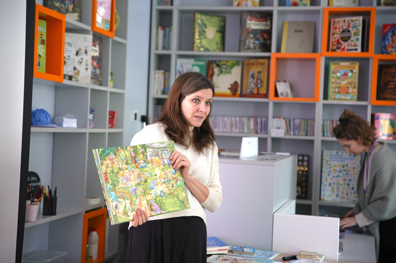 Презентация онлайн-игры по Санкт-Петербургу в библиотеке книжных героев