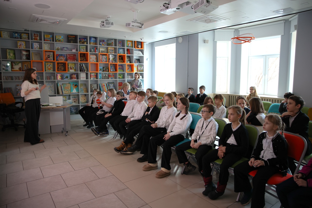 Презентация онлайн-игры по Санкт-Петербургу в библиотеке книжных героев