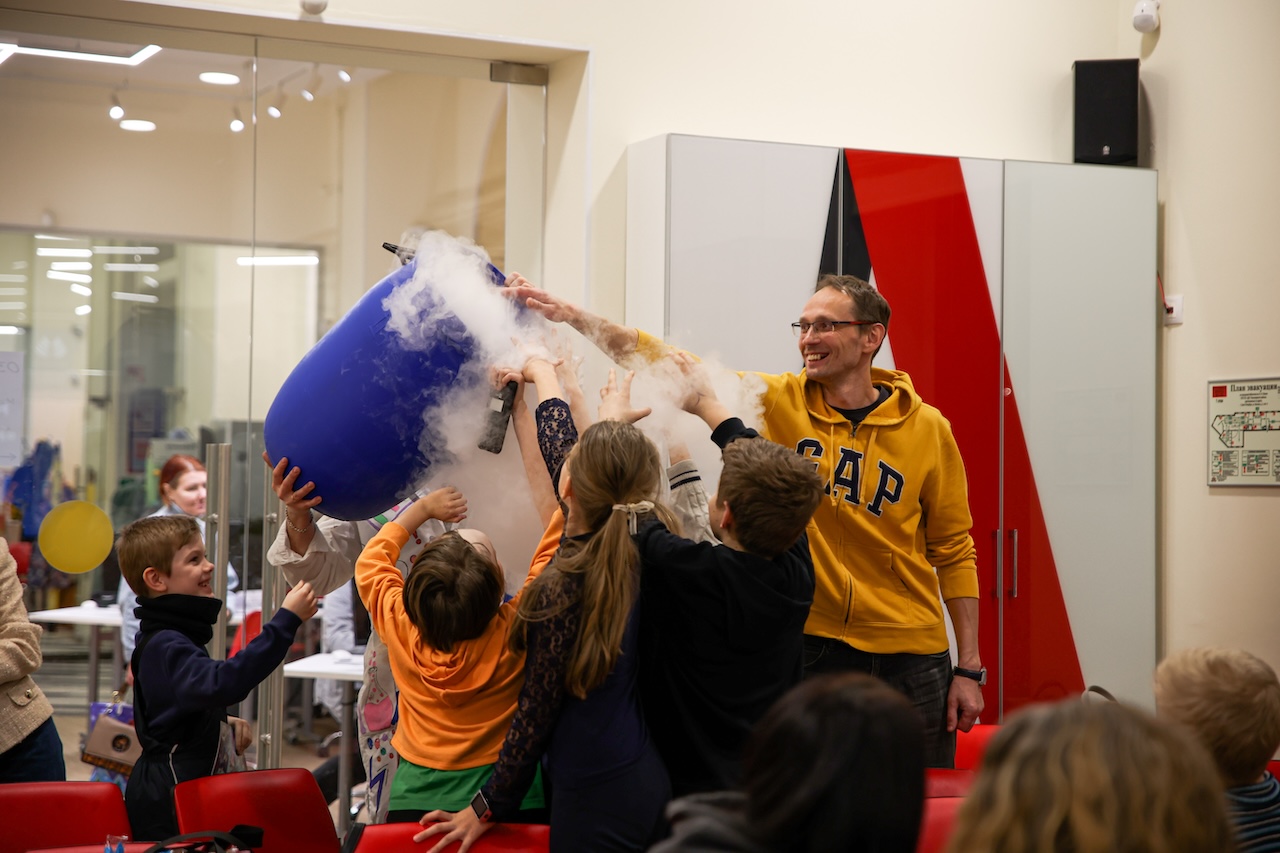 В библиотеке имени В. И. Ленина прошла научная лаборатория «Научно, но не скучно»