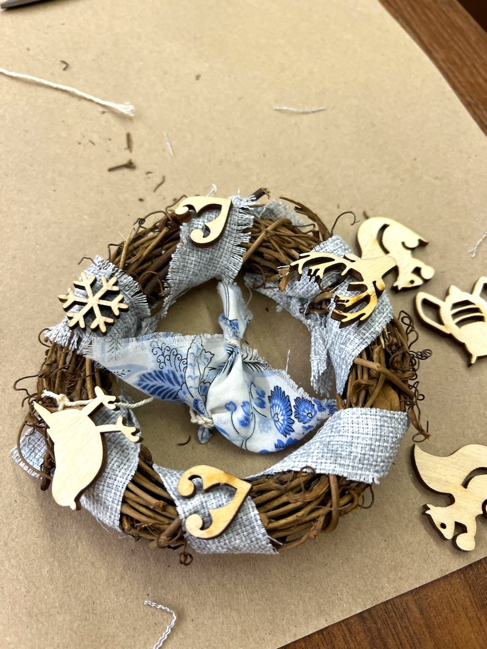 Читатели библиотеки научились делать народный обережный венок