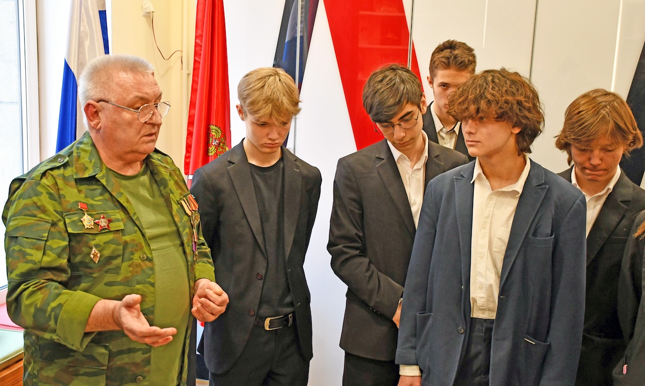 Школьники встретились с военным медиком, принимавшим участие в Афганской войне