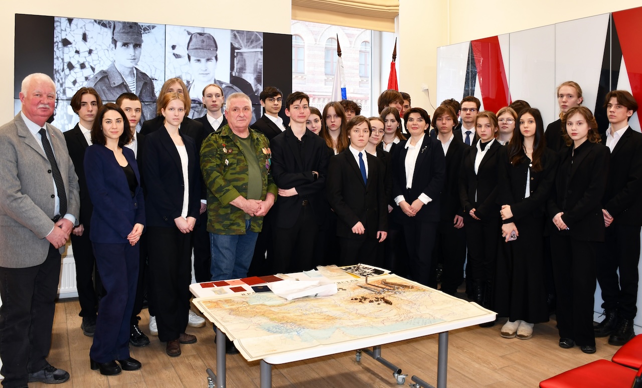 Школьники встретились с военным медиком, принимавшим участие в Афганской войне