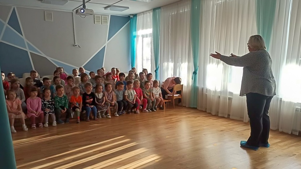 Библиотекари познакомили дошкольников с историей возникновения Дня защитника Отечества