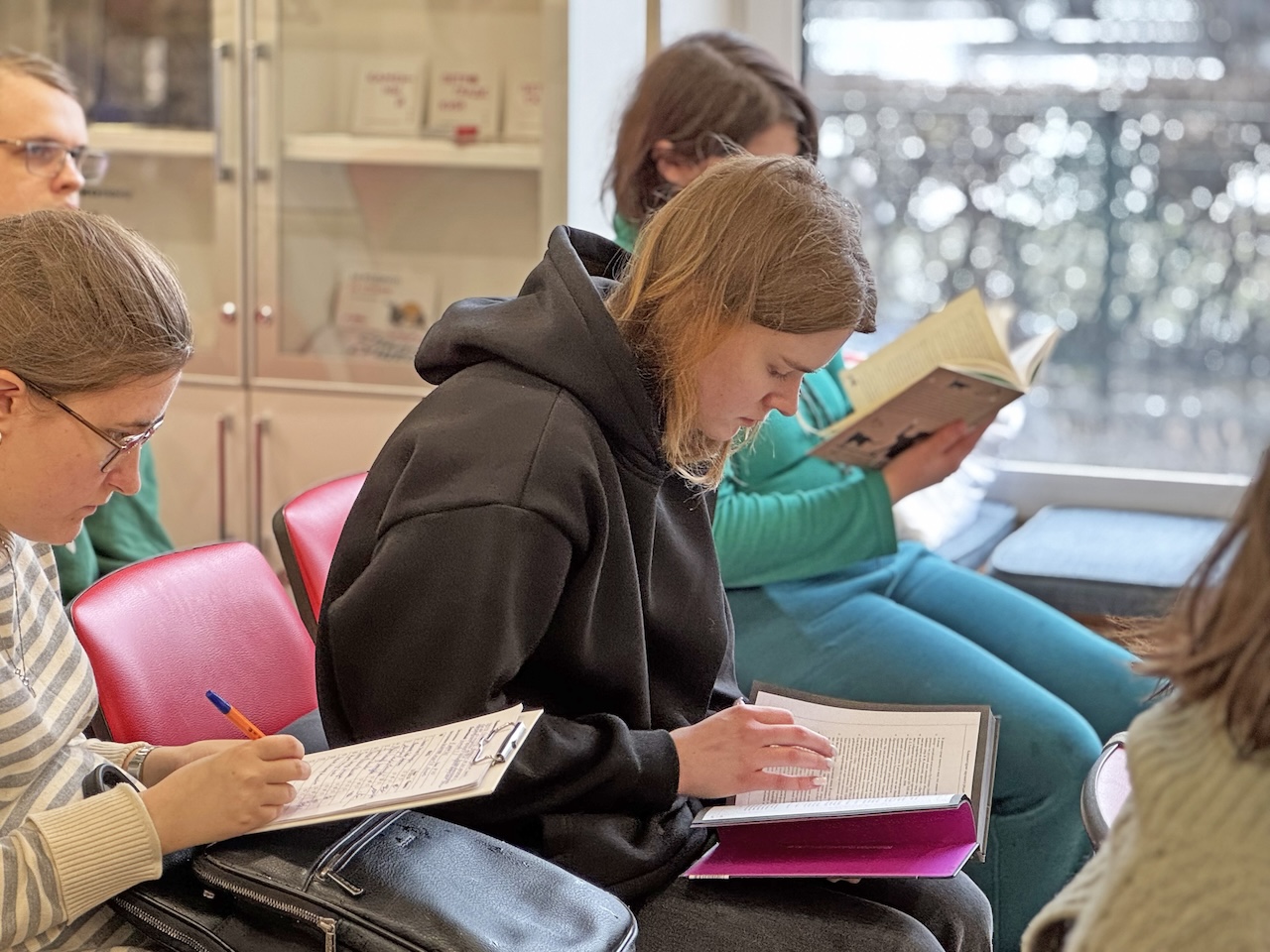 Первокурсникам рассказали о книжном мире Петербурга