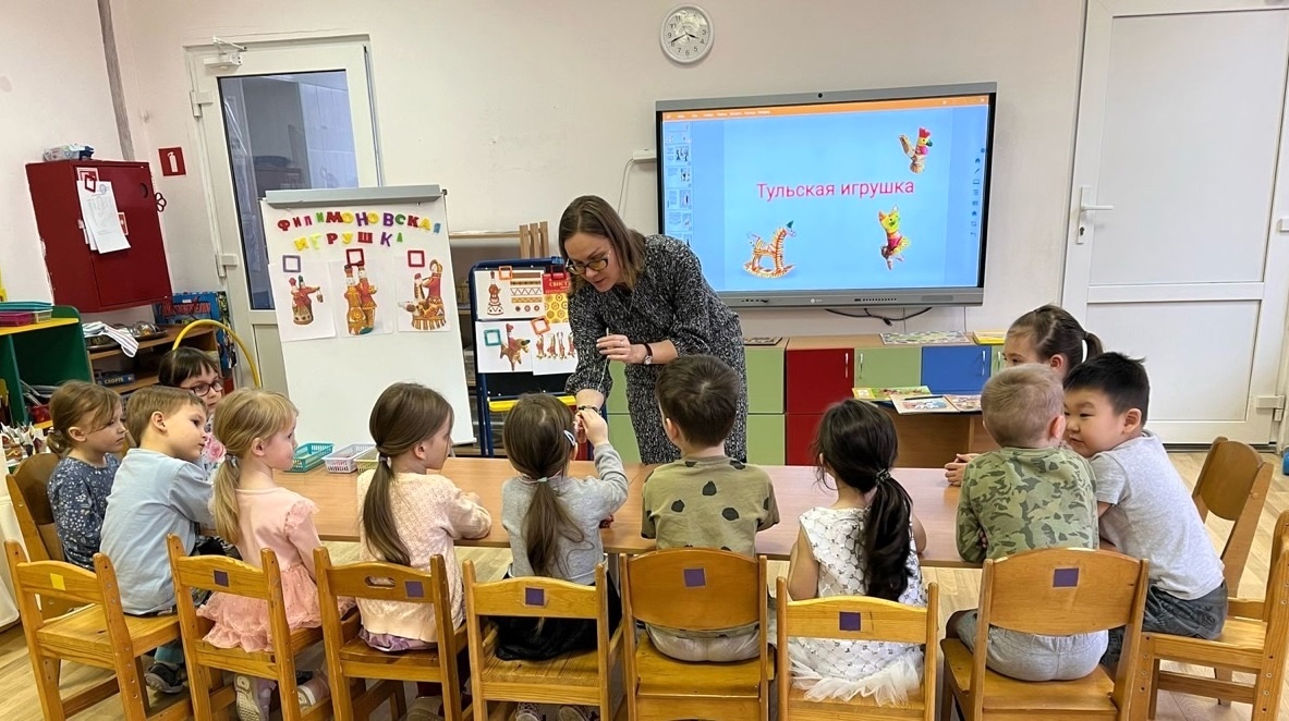 Библиотекарь рассказала детям о филимоновской игрушке