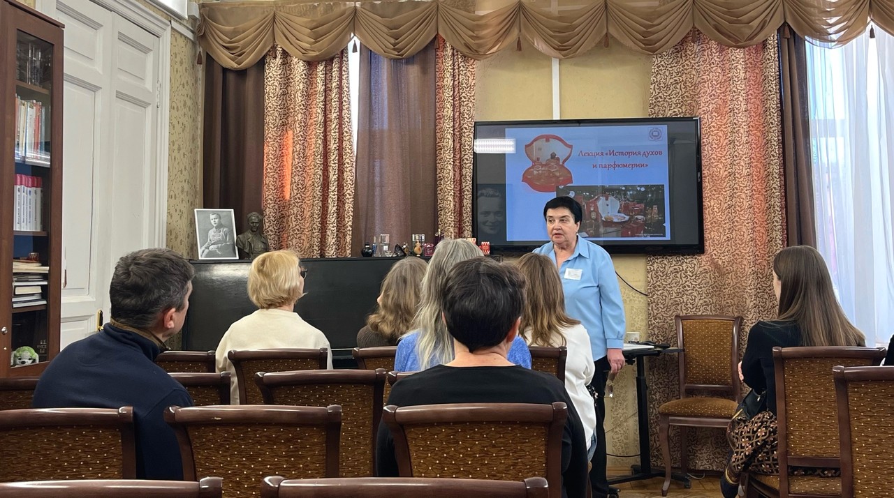 В библиотеке рассказали об истории духов