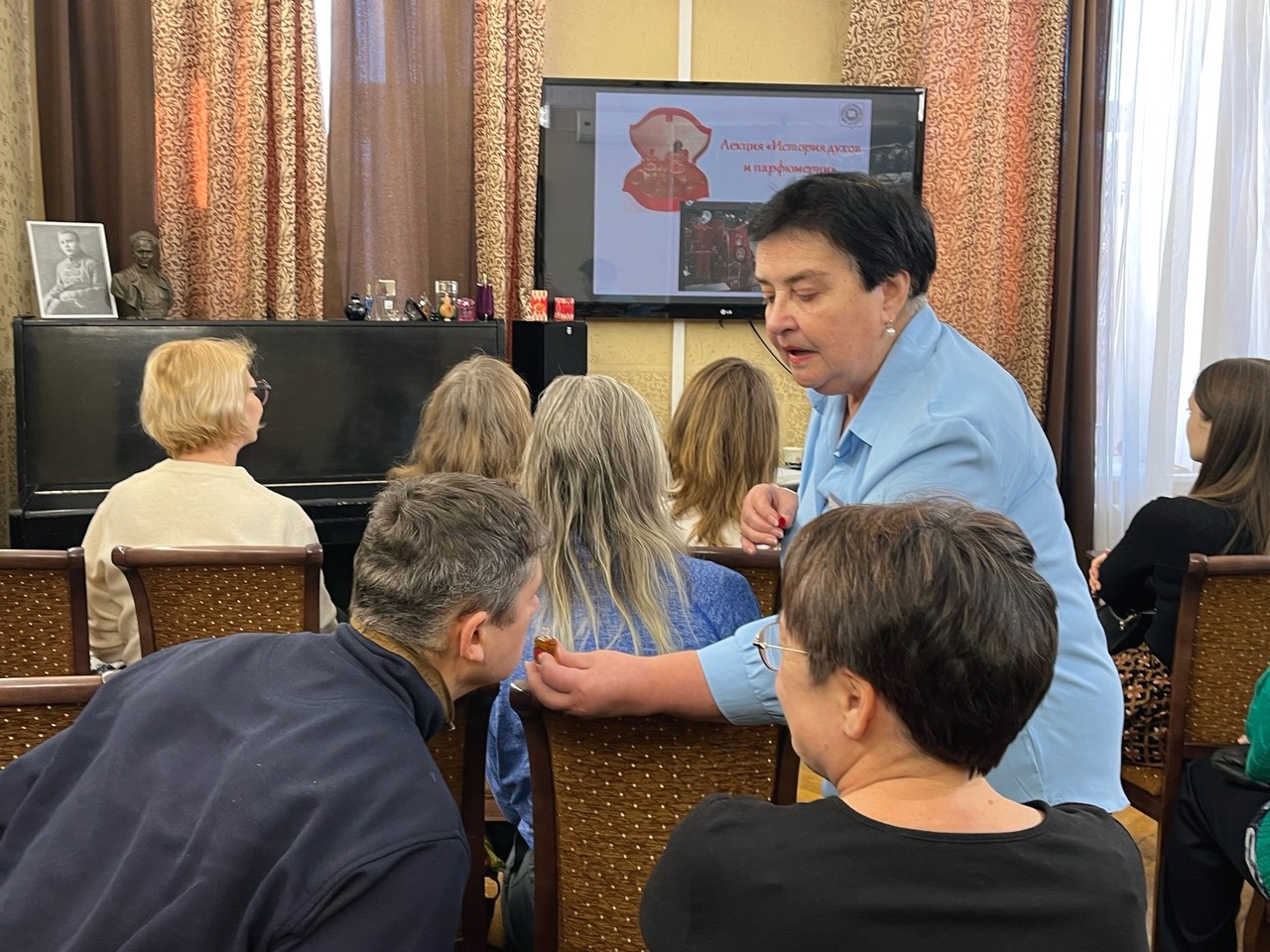 В библиотеке рассказали об истории духов