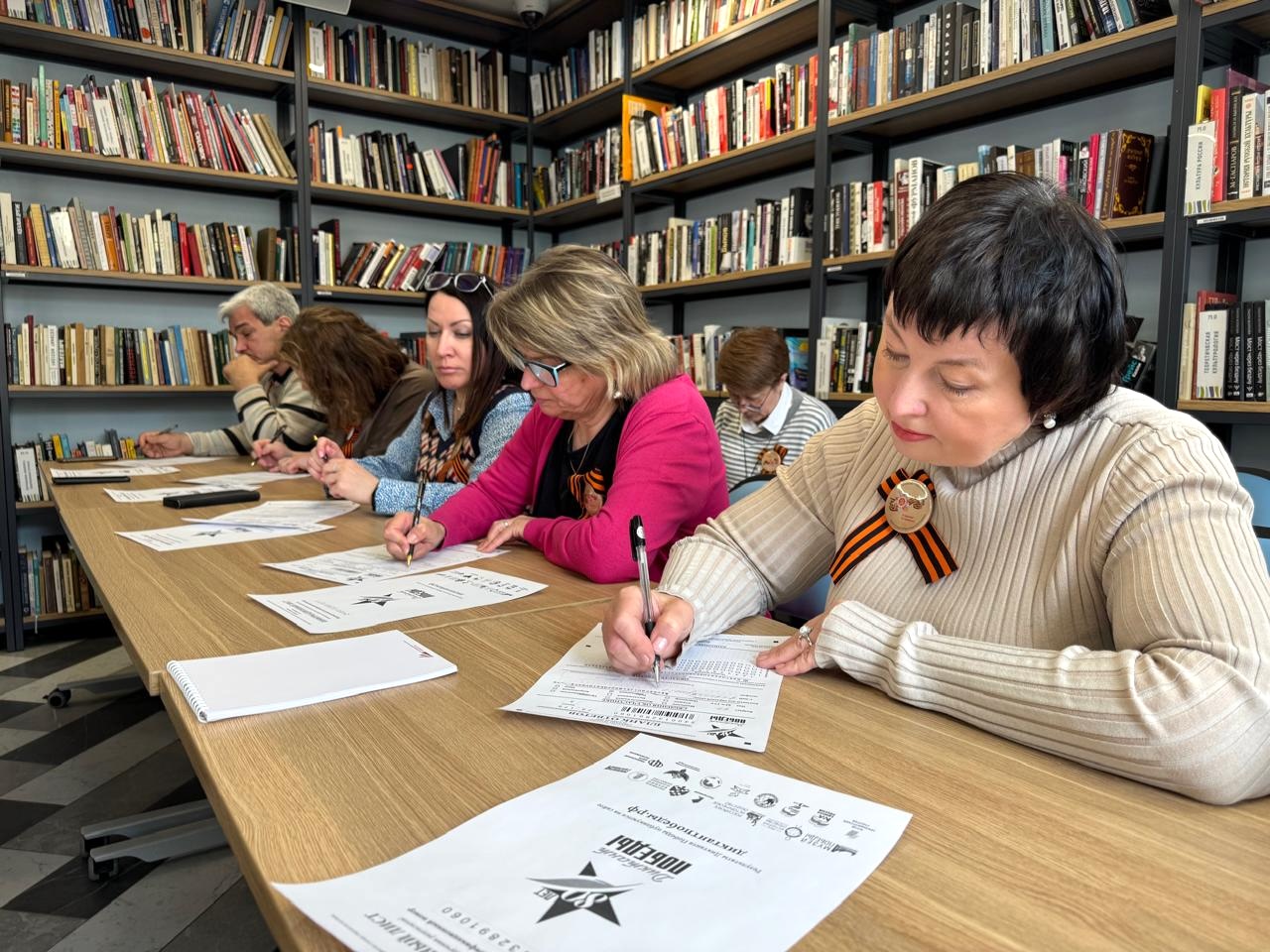 Знать, чтобы помнить. Диктант Победы написали в Библиотеках Петроградской стороны