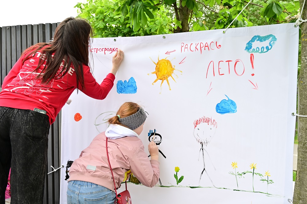 Фестиваль собрал жителей Петроградской стороны на набережной реки Карповки