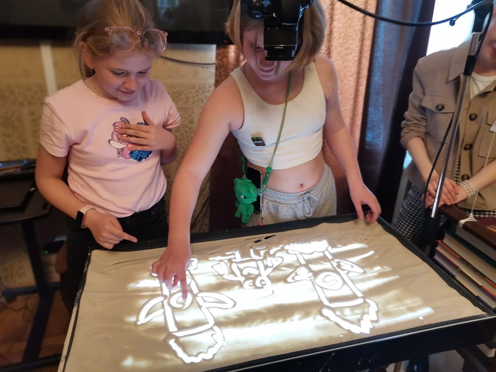 Лето в Юношеской библиотеке имени А.П. Гайдара началось с творчества