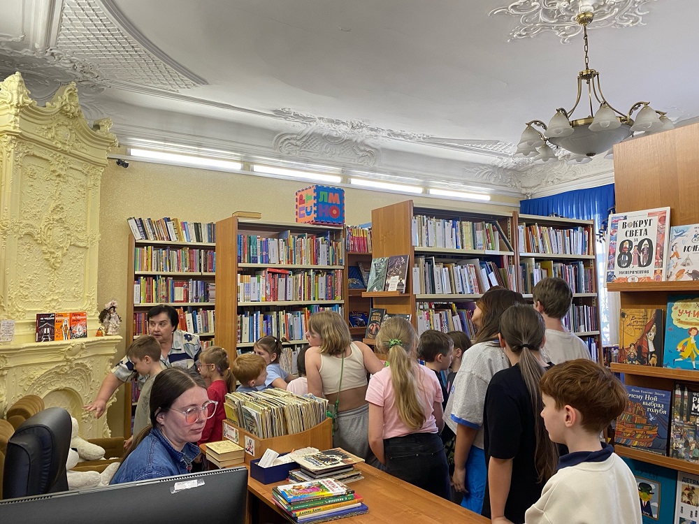 Лето в Юношеской библиотеке имени А.П. Гайдара началось с творчества
