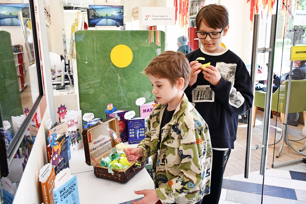 В Библиотеке имени В.И. Ленина прошел яркий праздник «Под фанерным солнцем»