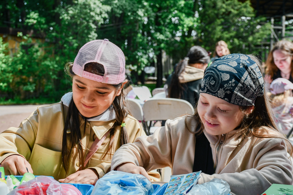 Новый сезон Летнего читального зала стартовал в Ленинградском зоопарке