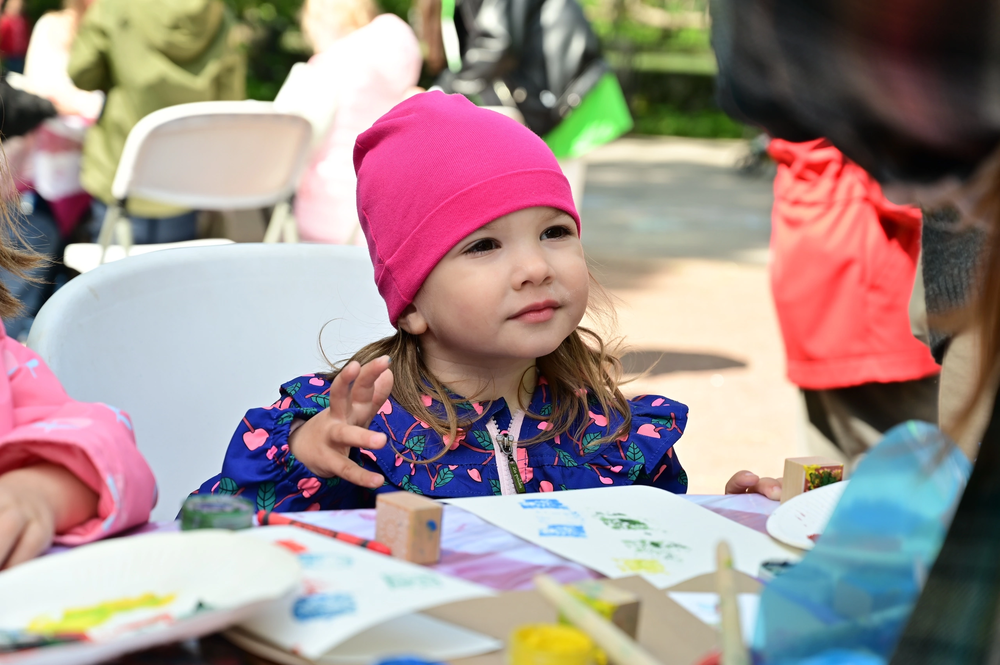 Новый сезон Летнего читального зала стартовал в Ленинградском зоопарке