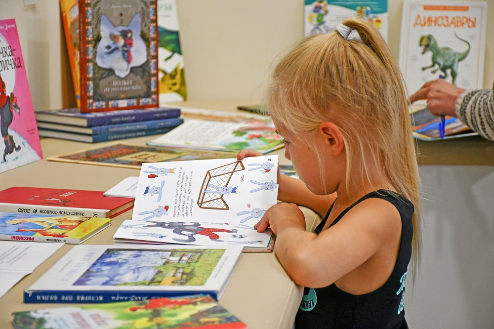 Дети делают поделки