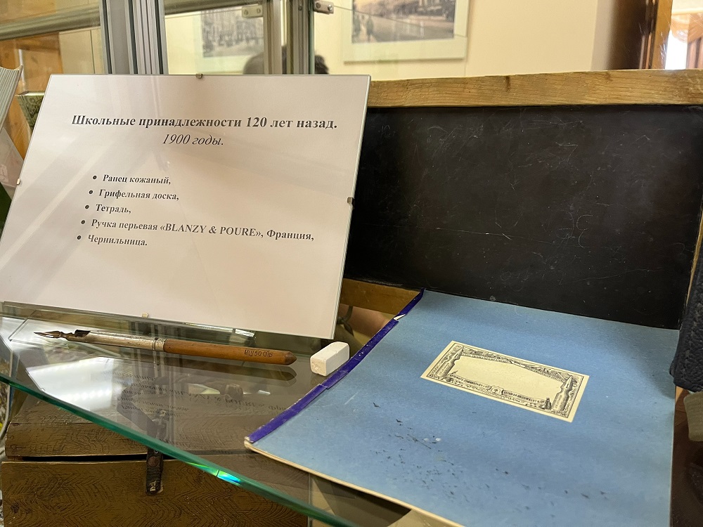 Школьные принадлежности