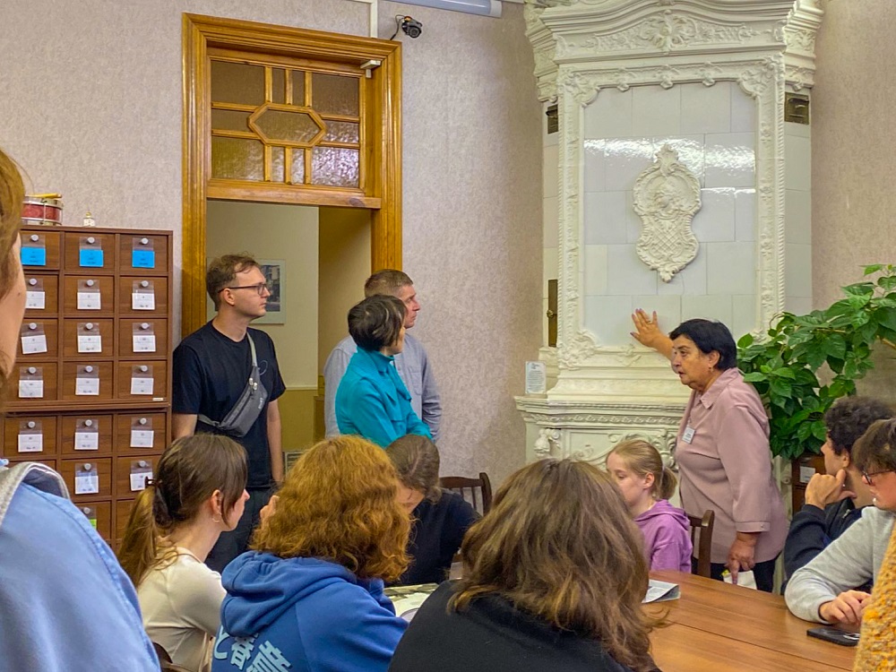 Лекция-экскурсия в Юношеской библиотеке