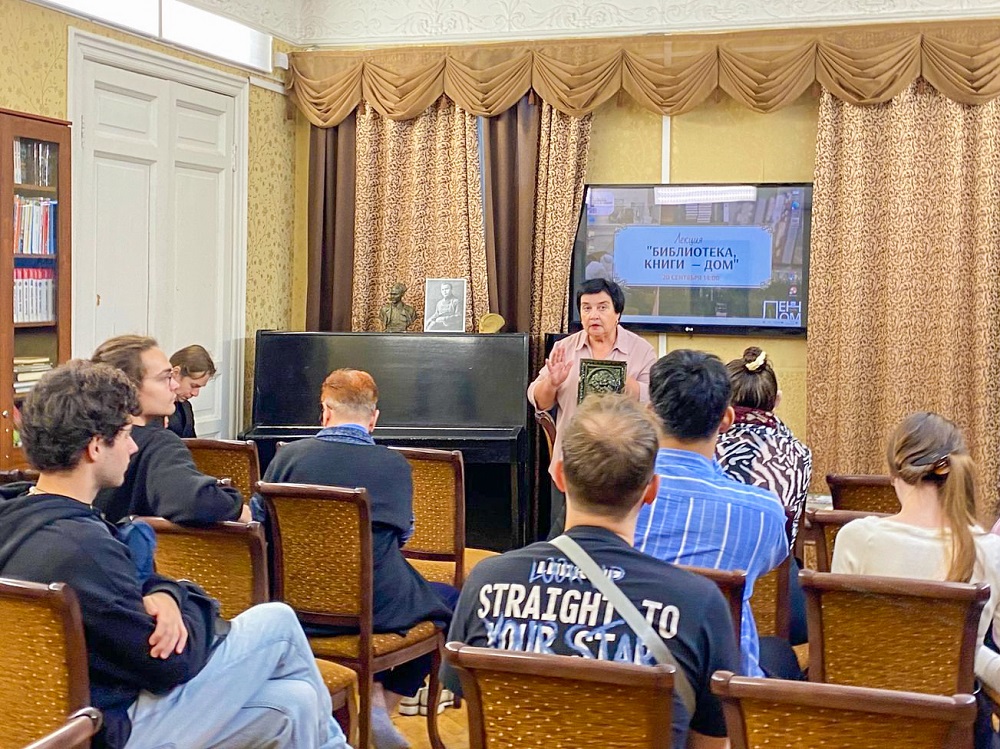 Лекция в Юношеской библиотеке
