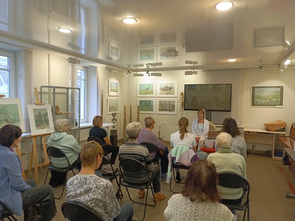 Йога на стульях