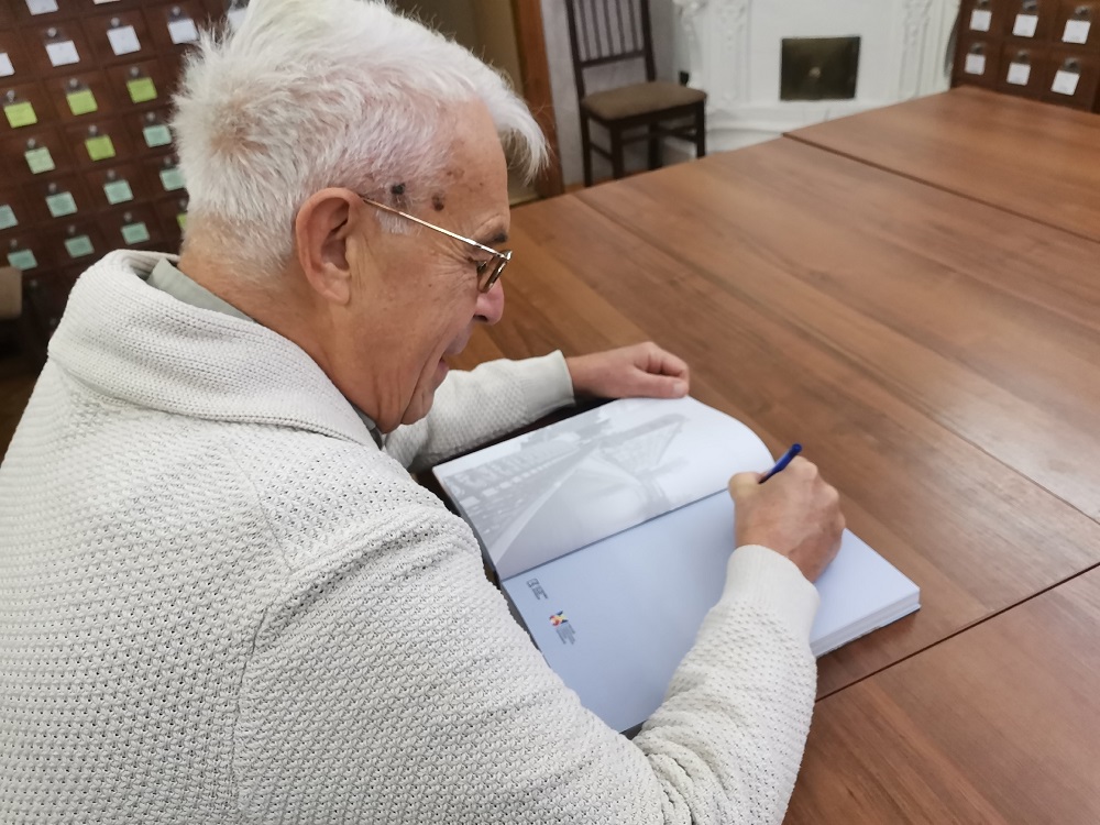 Книга «Изразцовые печи Петербурга. Заводы Великого княжества Финляндского»