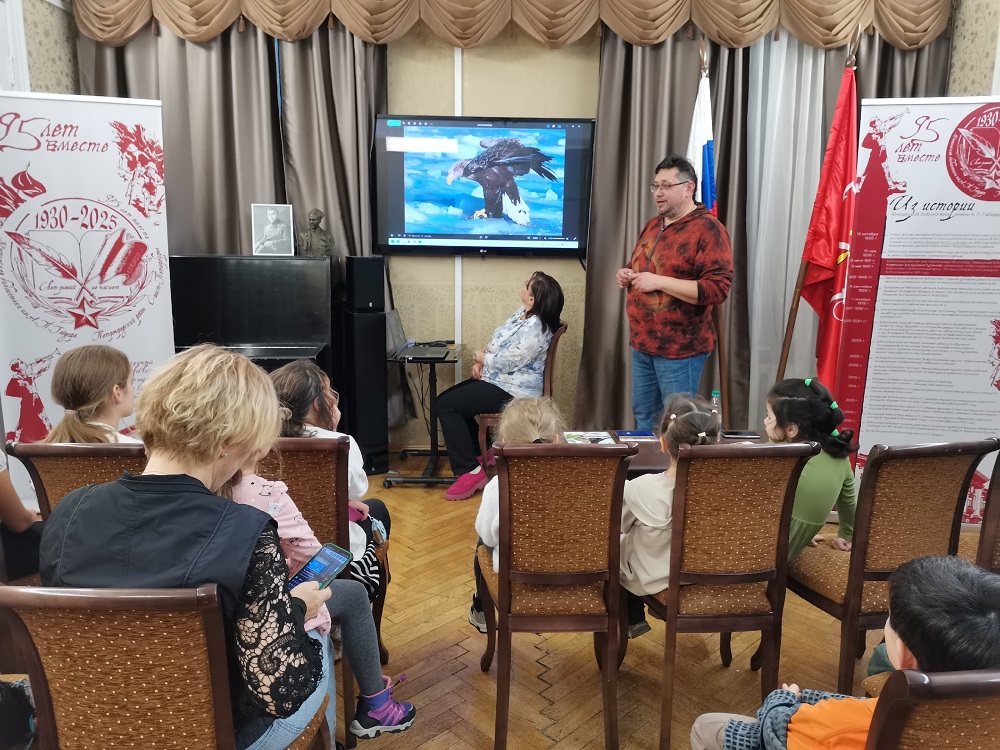 Писатель и орнитолог Виталий Симуткин презентовал в библиотеке новую книгу